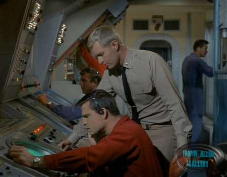 Dell Monroe and Robert Dowdell in Voyage to the Bottom of the Sea