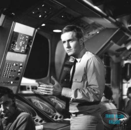 Robert Dowdell in Voyage to the Bottom of the Sea