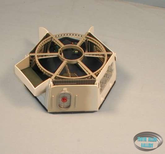 Moebius Models Flying Sub Model Kit