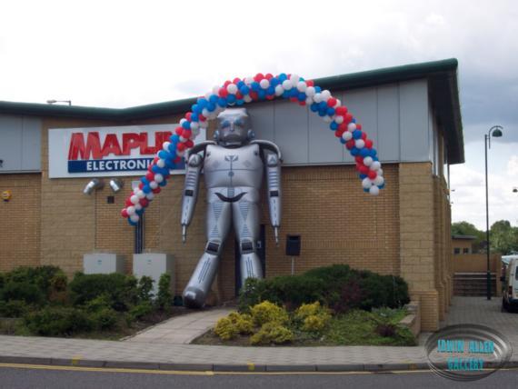Oh, oh, the Giant Robot found us in Basildon!!!