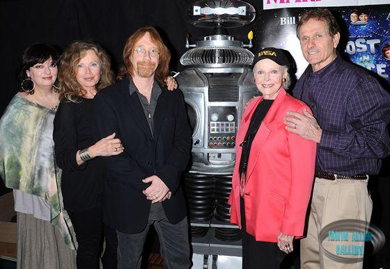 Angela Cartwright, Marta Kristen, Billy Mumy, B9 Robot, June Lockhart and Mark Goddard