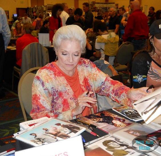 Lee Meriwether at The Hollywood Show