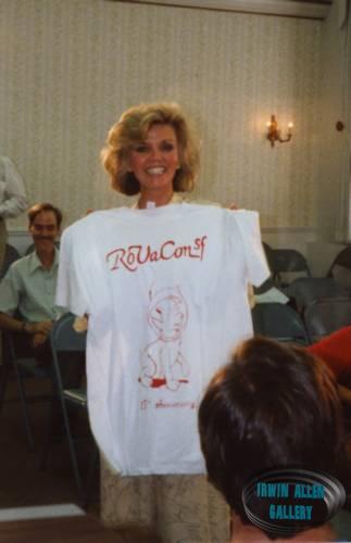 Deanna Lund receives RoVaCon T-Shirt