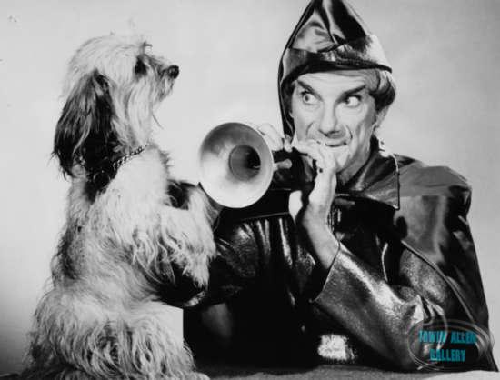 Chipper and Jonathan Harris in Pay the Piper