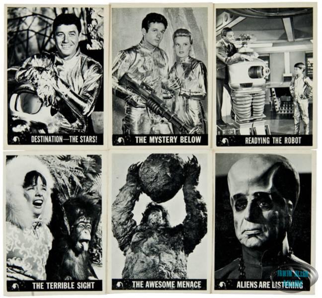 Topps Lost in Space Gum Card Set