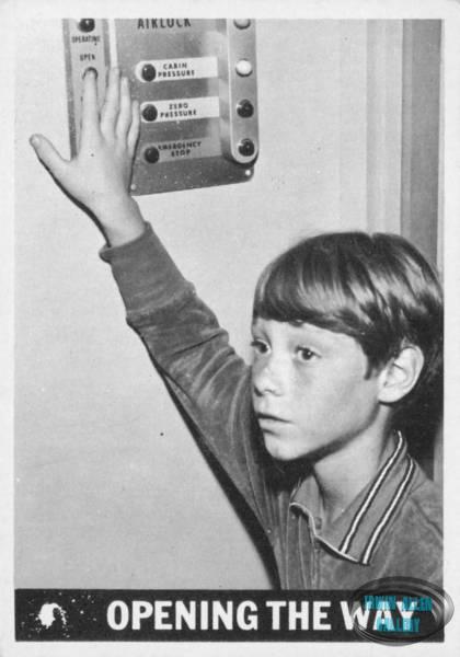 Lost in Space Topps #24