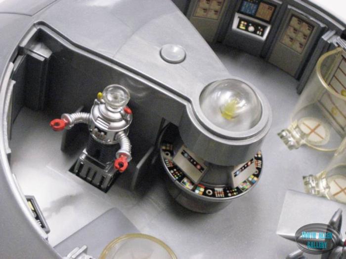 Trendmasters Lost in Space Jupiter 2 Playset