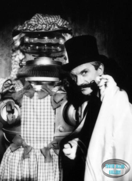 Robot and Dr. Smith in The Galaxy Gift