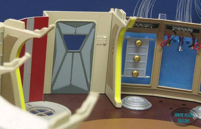 Moebius Models Jupiter 2 Interior