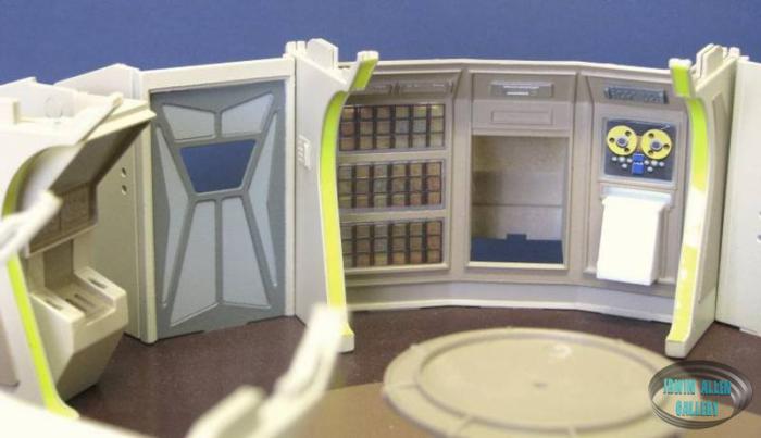 Moebius Models Jupiter 2 Interior