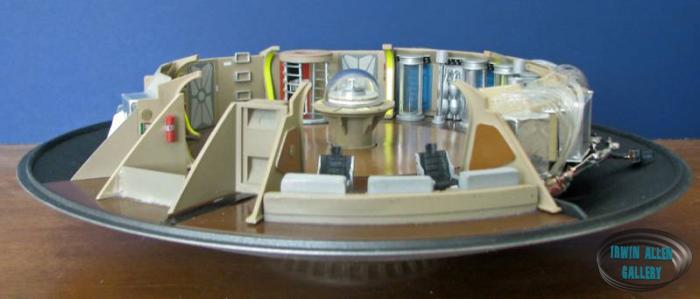 Polar Lights Jupiter 2 Interior