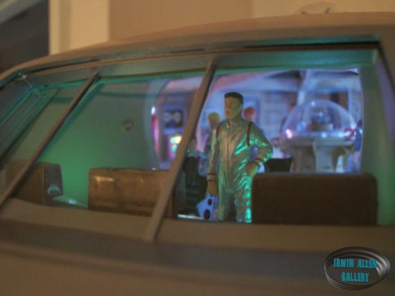 Moebius Models Jupiter 2 with Interior Lighting