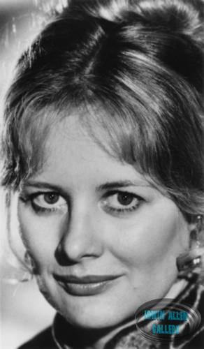 Shirley Knight