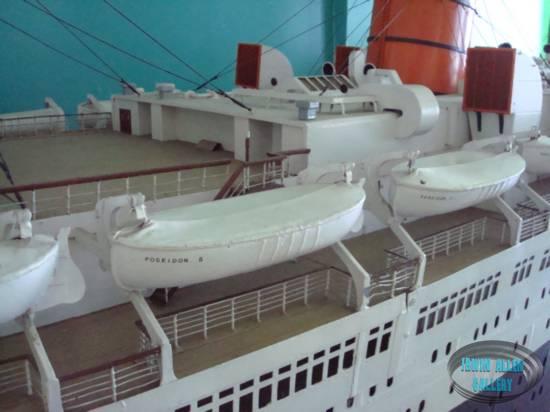 The original 21.5 foot Poseidon Model