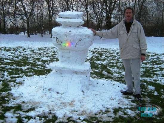 Kelvin Hendry with the Snow Robot built in February 2009
