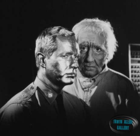 Robert Dowdell and Victor Jory in Fires of Death