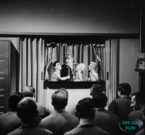 Vincent Price entertains the Seaview Crew