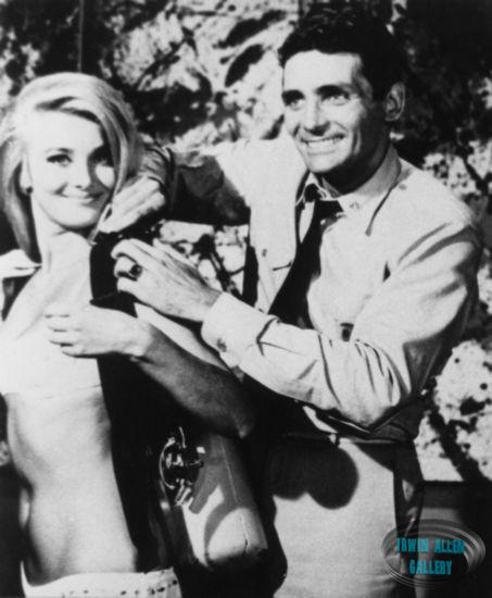Barbara Bouchet and David Hedison